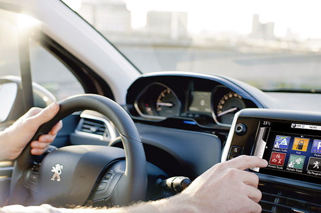 Voiture connectée : Peugeot place le conducteur face au choix du tout ou rien