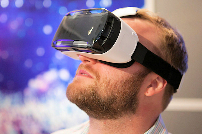 Ecran courbe et casque immersif avec les smartphones de Samsung à l&rsquo;IFA