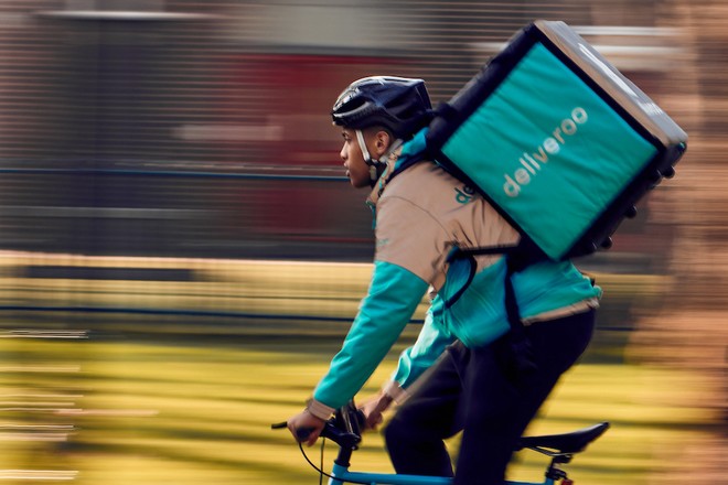 Deliveroo sort ses muscles dans la livraison de repas à domicile en France