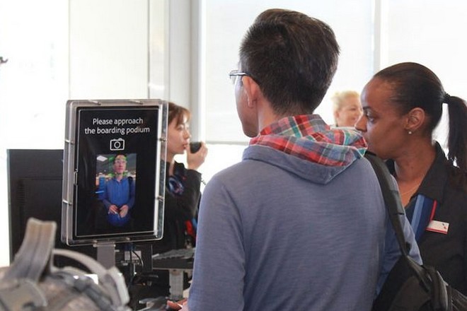 Une reconnaissance faciale à l’accent français testée à l’aéroport de Los Angeles