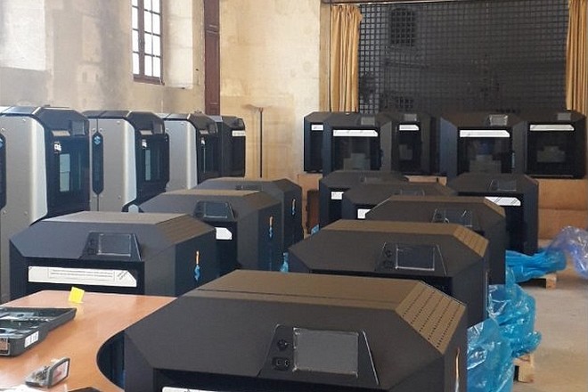 Les hôpitaux de Paris se dotent d’imprimantes 3D en grande quantité pour lutter contre le Covid-19