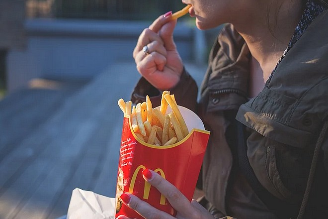 Le monde d’après : « la pub et le marketing nous poussent à dévorer et polluer la planète »