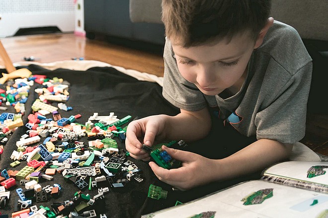 Lego suspend également ses publicités sur les médias sociaux pendant au moins 30 jours