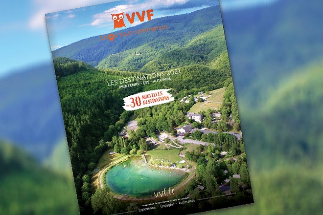 Village Vacances VVF expérimente le catalogue papier couplé à la commande vocale