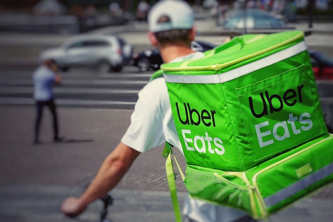 Carrefour relève le défi de la livraison des courses en 10 à 20 minutes via l’app Uber Eats