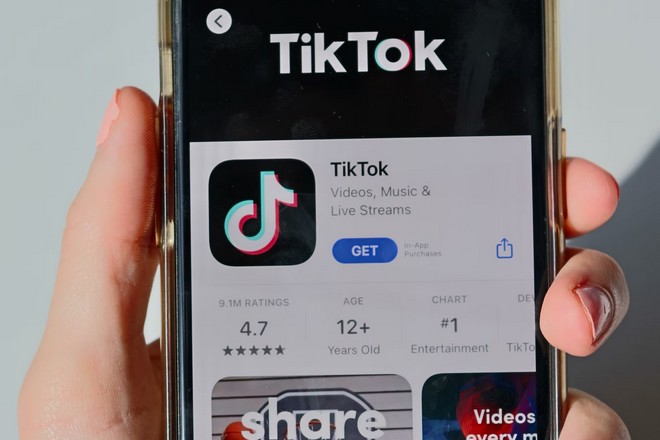 Tiktok s’étoffe en options e-commerce et publicitaires