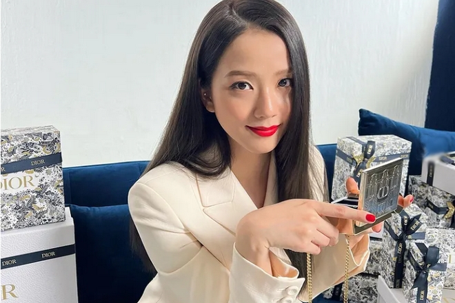 Luxe : Dior Beauty active une campagne publicitaire via WhatsApp et l’influenceuse Instagram Jisoo