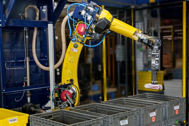 Le bras robot d’Amazon déplace les produits individuels dans les entrepôts e-commerce