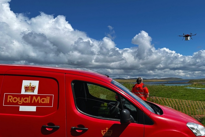 Premier service de drone de distribution du courrier pour la Poste britannique